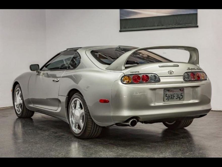 Este Toyota Supra MK4 alcanza el medio millón de dólares